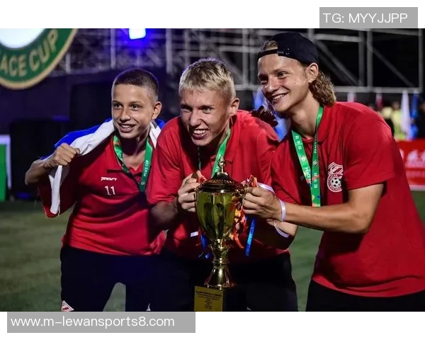 单场足球赛事精彩纷呈球迷热情高涨共同见证巅峰对决 单场足球赛事精彩纷呈球迷热情高涨共同见证巅峰对决